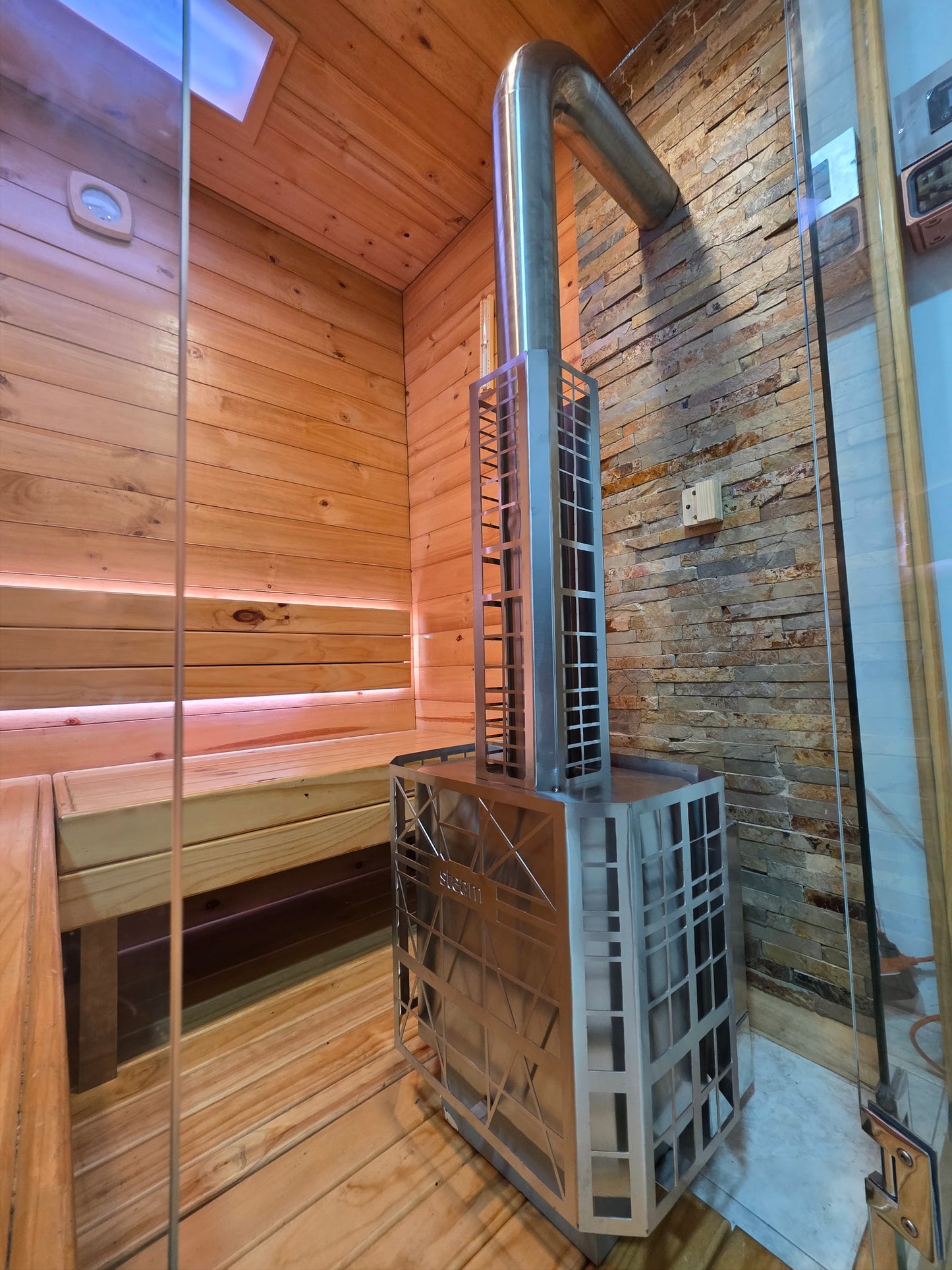 Generador de calor a gas PRO para sauna, torre en acero inoxidable con paneles cortados a láser