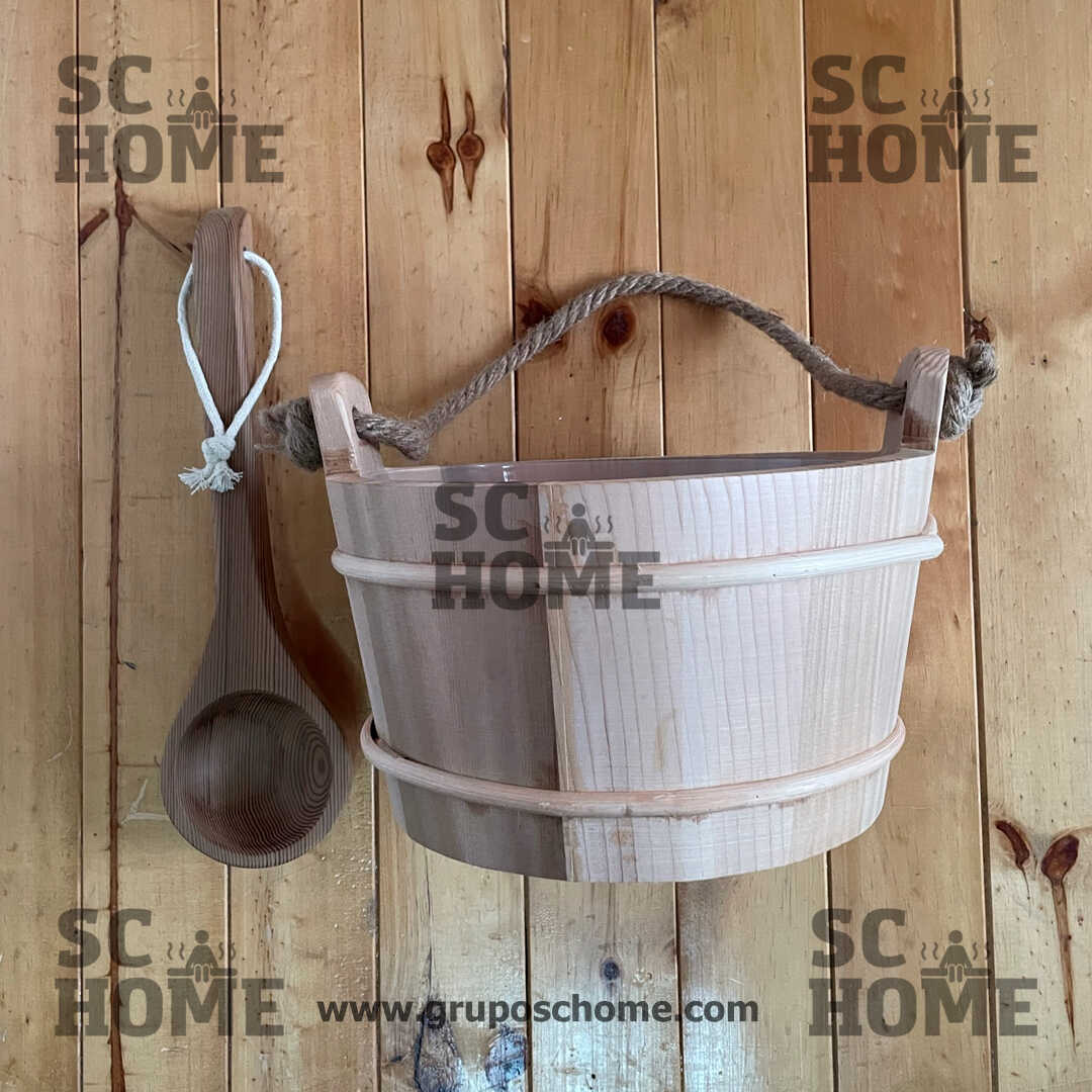 Olla de madera para sauna con cucharón y asa de cuerda
